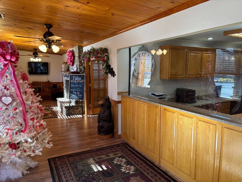 More Photos Of 3831 E First St, Blue Ridge Office For Sale