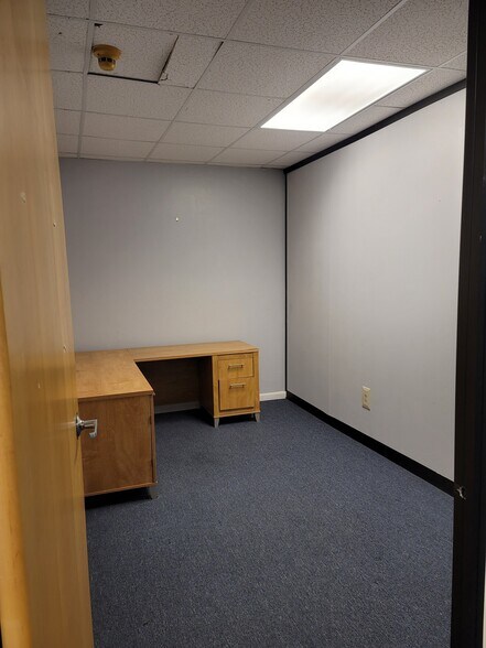 More Photos Of 191 City Depot Rd, Charlton Office For Lease