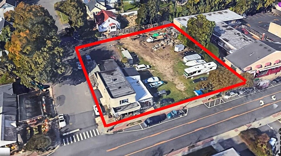 More Photos Of 362-364 Larkfield Rd, East Northport Storefront Retail Residential For Sale