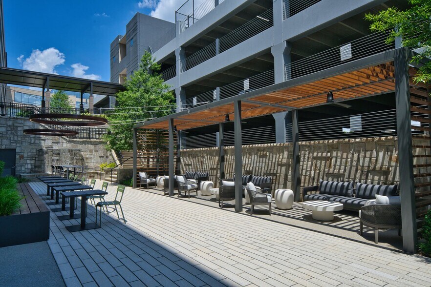 More Photos Of 6303 Barfield Rd, Atlanta Office For Lease