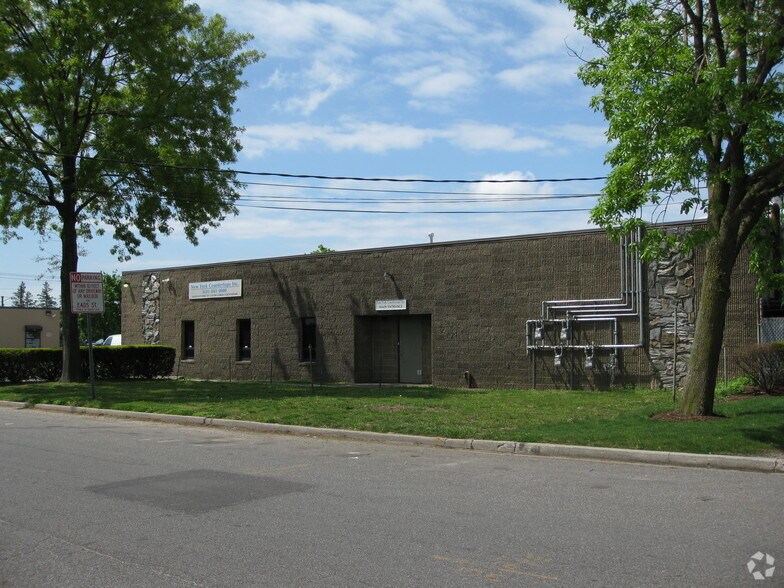 More Photos Of 20 Eads St, West Babylon Warehouse For Lease