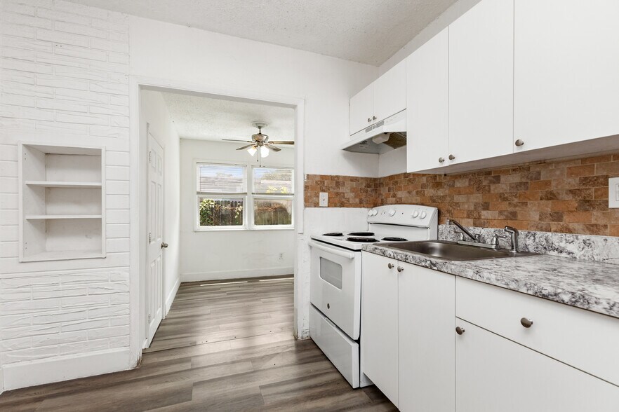 More Photos Of 5521 SW 34th St, Pembroke Park Multifamily For Sale