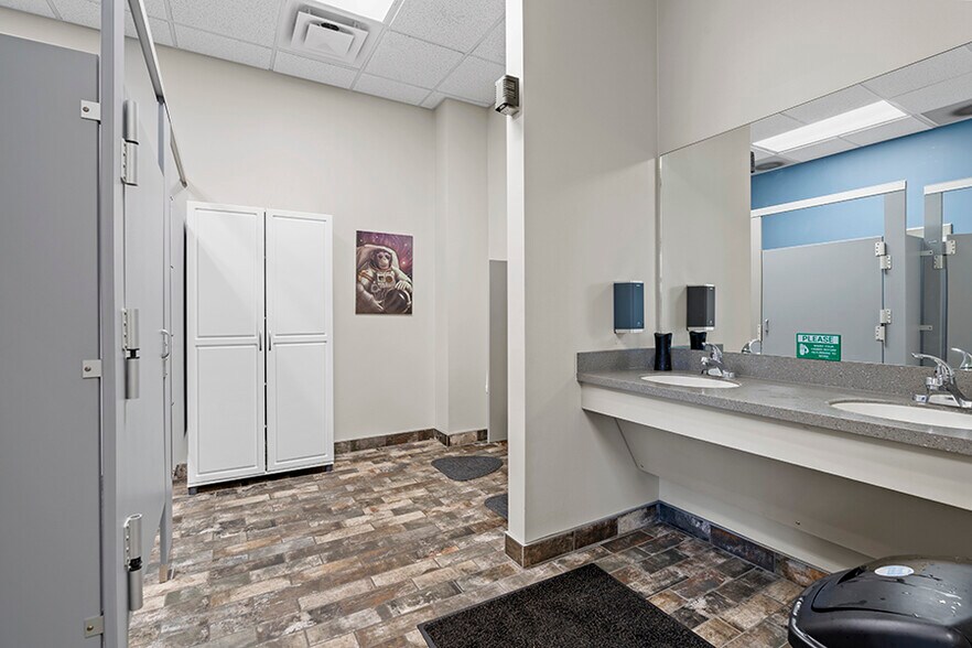 More Photos Of 4010 Deerpark Blvd, Elkton Manufacturing For Sale