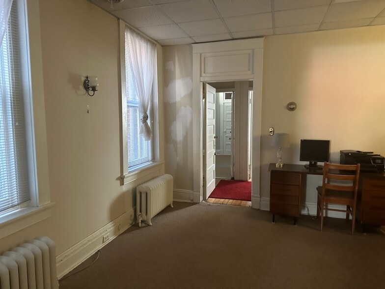 More Photos Of 2111 W Main St, Richmond Office For Lease