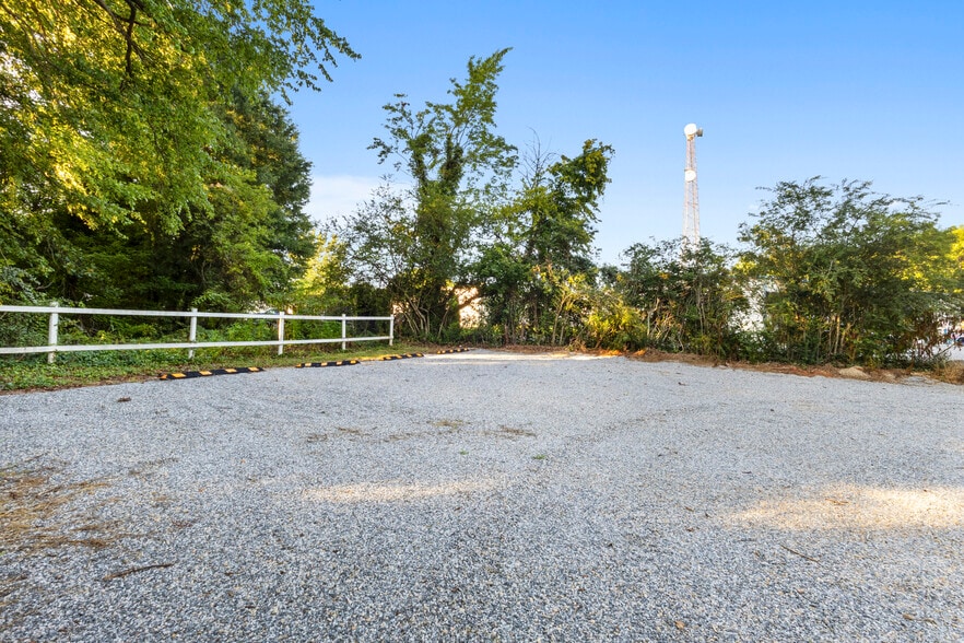 More Photos Of 679 Oakridge Farm Hwy, Mooresville Office For Sale