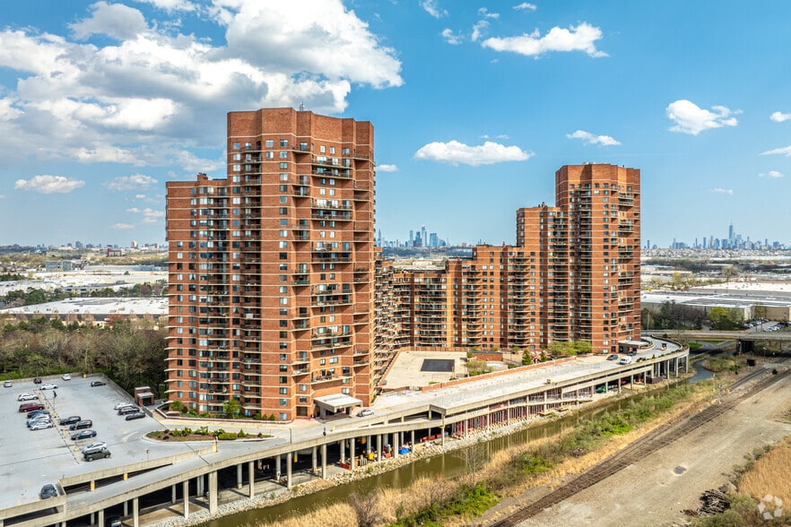 More Photos Of 98 Harmon Cove Tower, Secaucus Apartments For Lease
