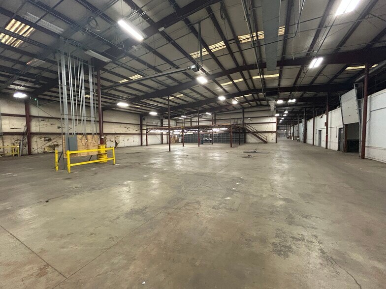 More Photos Of 1000 Industrial Pky, Elkhart Warehouse For Lease