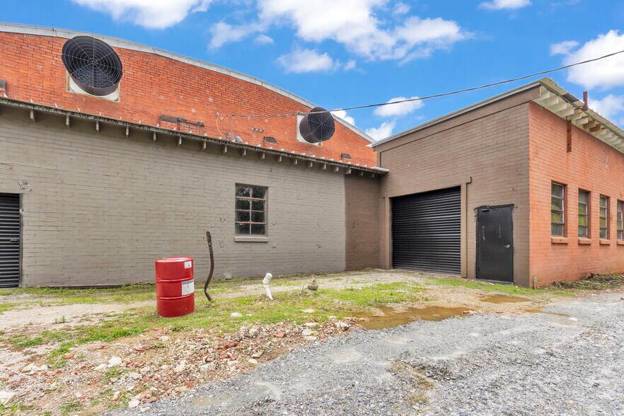 More Photos Of 121 Trotter Industrial Ln, Saluda Warehouse For Lease