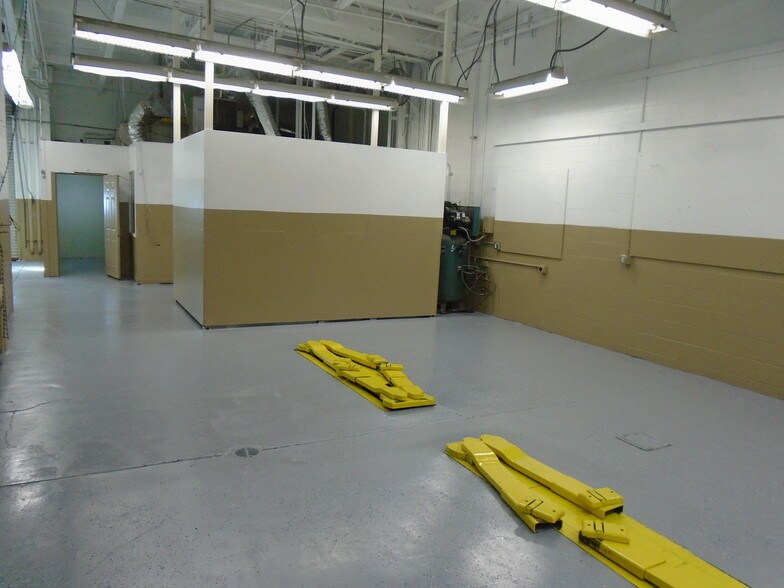 More Photos Of 202 E Palmdale Blvd, Palmdale Auto Repair For Lease