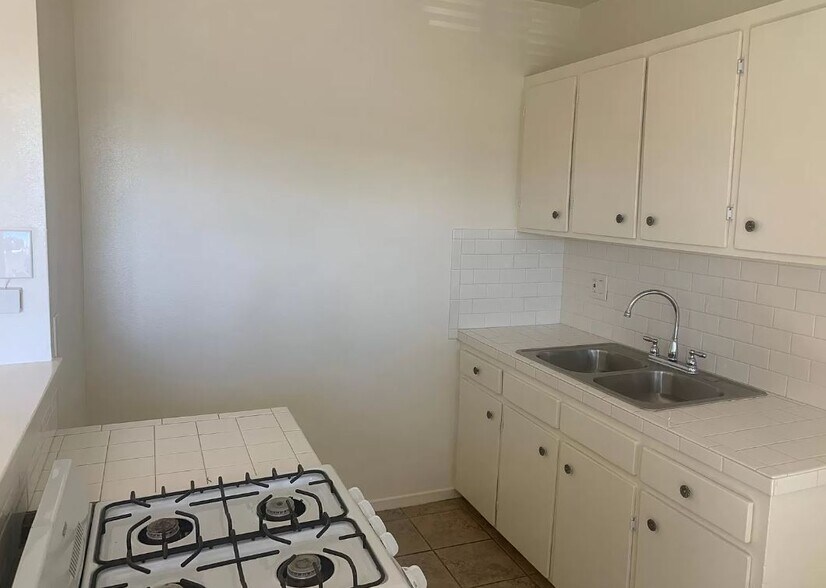 More Photos Of 218 W Wilson Ave, Orange Apartments For Sale