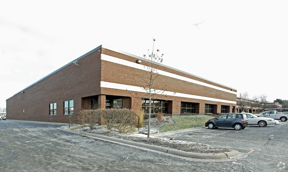 More Photos Of 960 Industrial Dr, Elmhurst Manufacturing For Lease