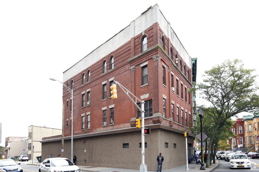 Primary Photo Of 712-714 Bergen Ave, Jersey City Office Residential For Lease