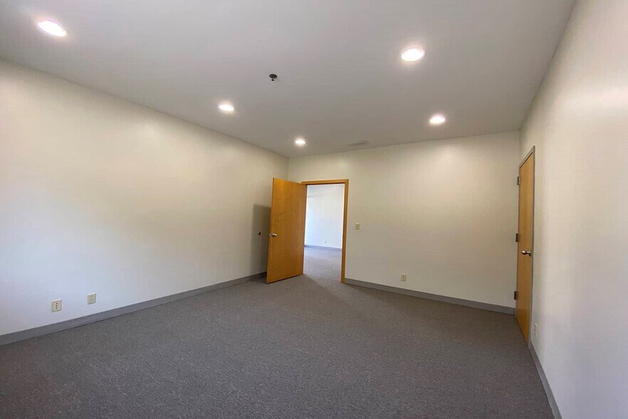 More Photos Of 6309-6323 Cambridge St, Saint Louis Park Warehouse For Lease