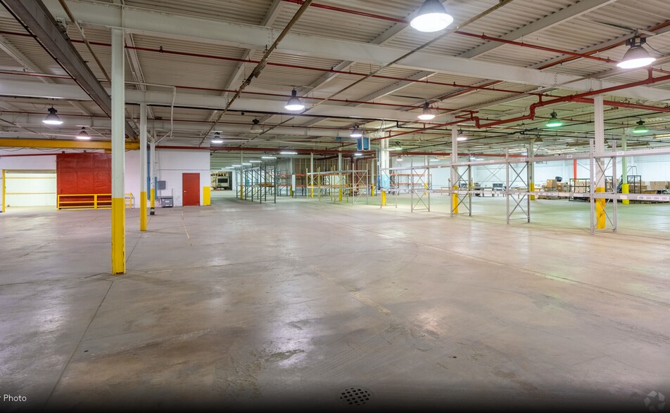 More Photos Of 1288 S 7th St, Dekalb Warehouse For Lease