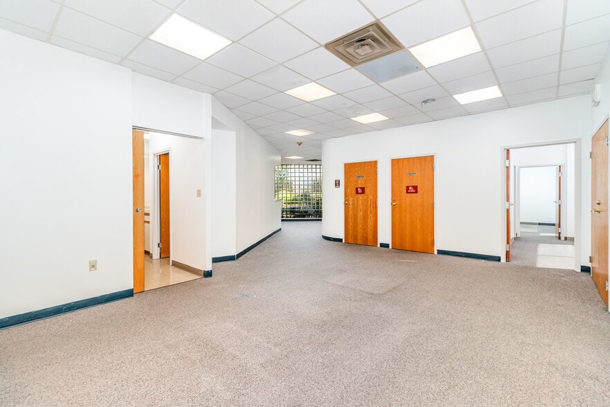 More Photos Of 10190-10198 Springfield Pike, Cincinnati Medical For Sale