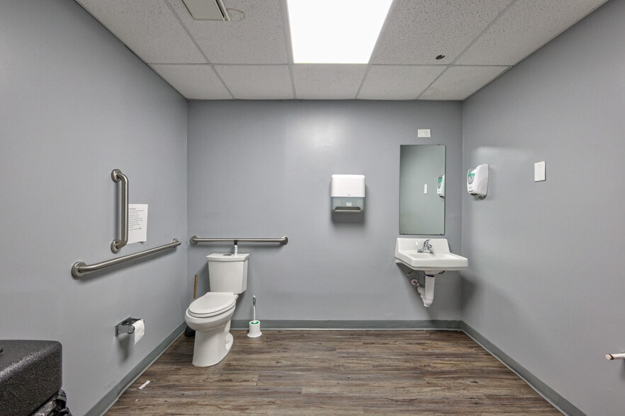 More Photos Of 831 Park Ave, Murfreesboro Manufacturing For Lease