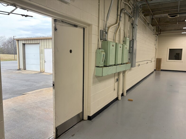 More Photos Of 157 Industrial Dr, King Warehouse For Lease