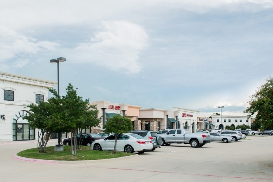 More Photos Of 921 W Belt Line Rd, DeSoto Freestanding For Lease