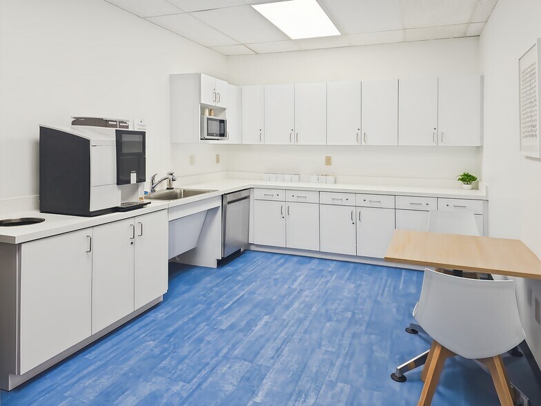 More Photos Of 13747 Montfort Dr, Dallas Coworking Space