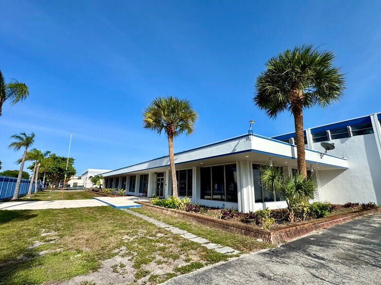 More Photos Of 1600 Nw 165th St, Miami Manufacturing For Sale