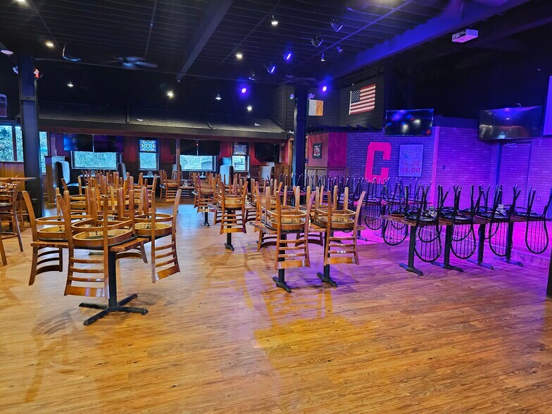 More Photos Of 24940 Sperry Dr, Westlake Restaurant For Sale