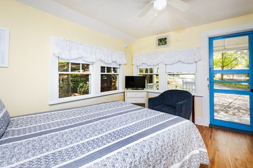 More Photos Of 2 River Rd, Cape Neddick Hospitality For Sale