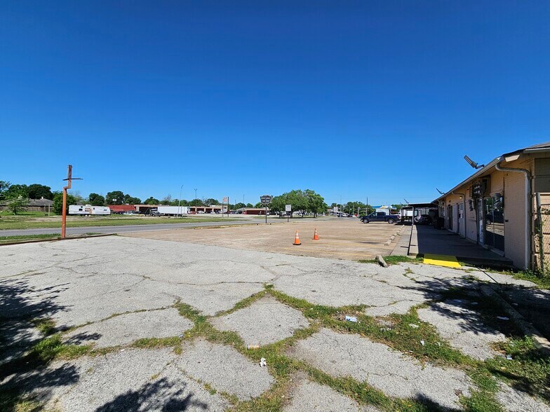 Primary Photo Of 8611 Martin Luther King Blvd, Houston Freestanding For Sale