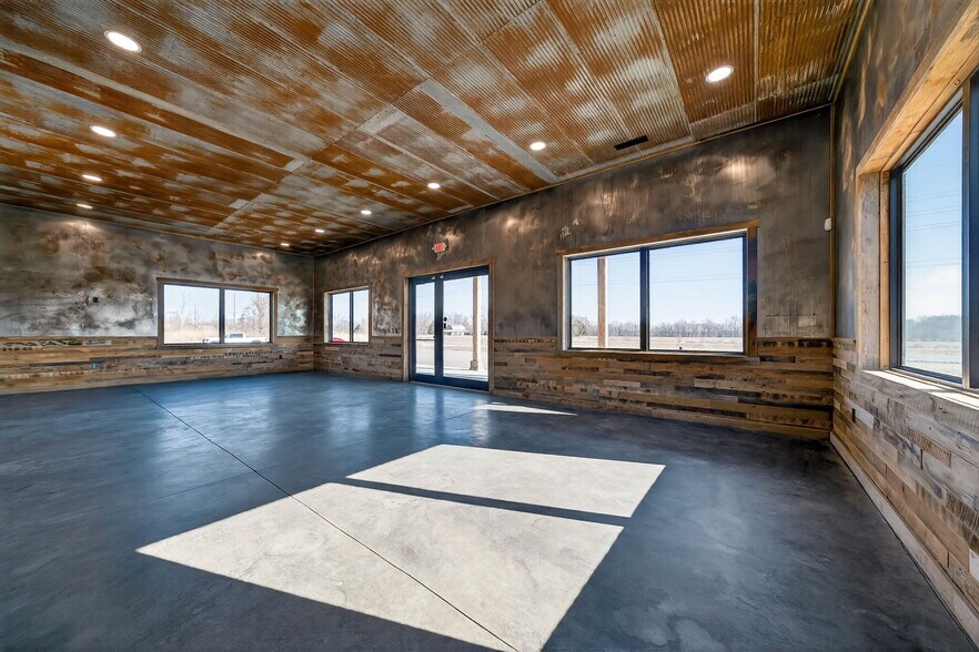 More Photos Of 1834 Outer Hwy 61 hwy, Moscow Mills Flex For Sale