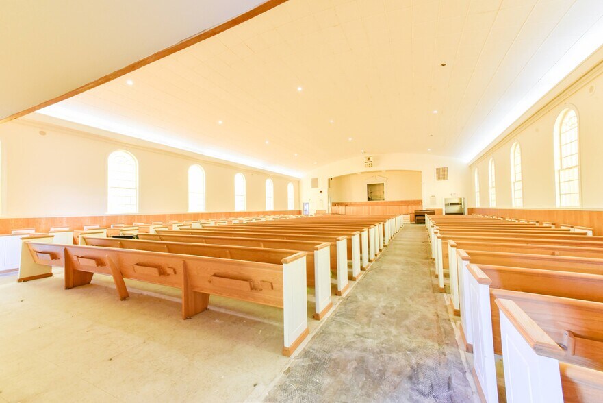 More Photos Of 3901 Raeford Rd, Fayetteville Religious Facility For Lease