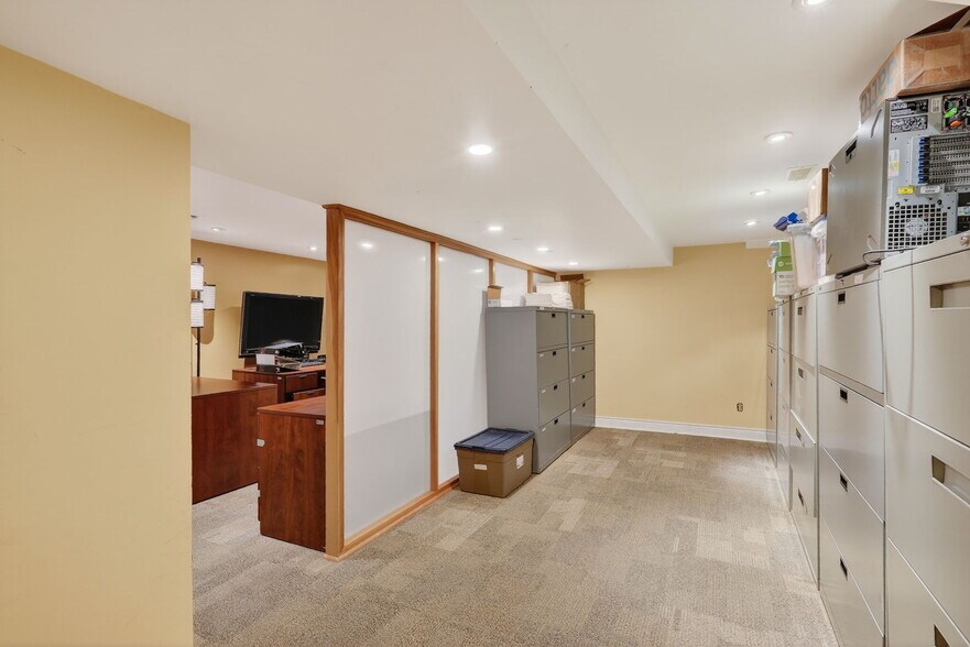 More Photos Of 464 Somerset St W, Ottawa Office For Sale