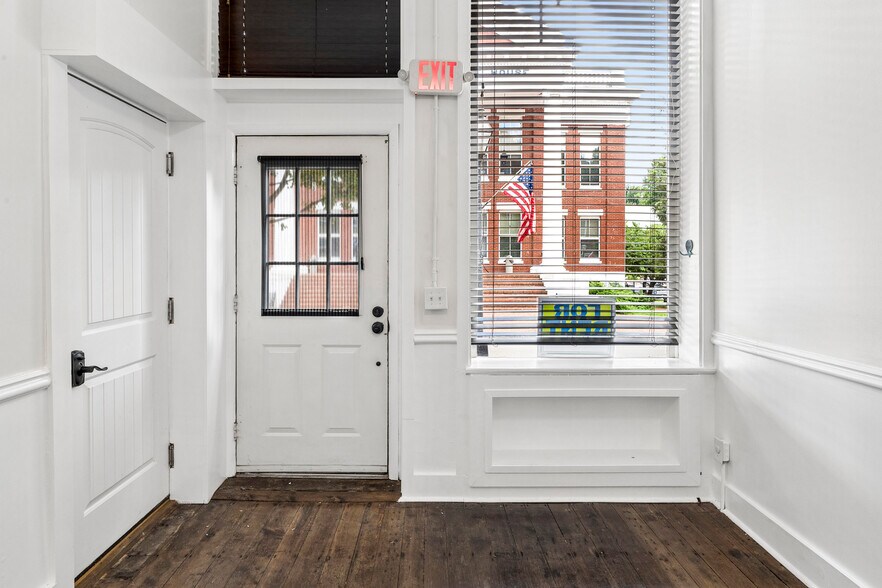 More Photos Of 107 E Main St, Jonesborough Storefront For Sale