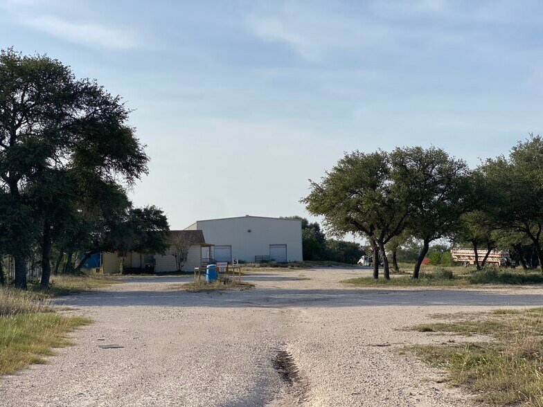 More Photos Of 4836 Fish Ln, Beeville Warehouse For Sale