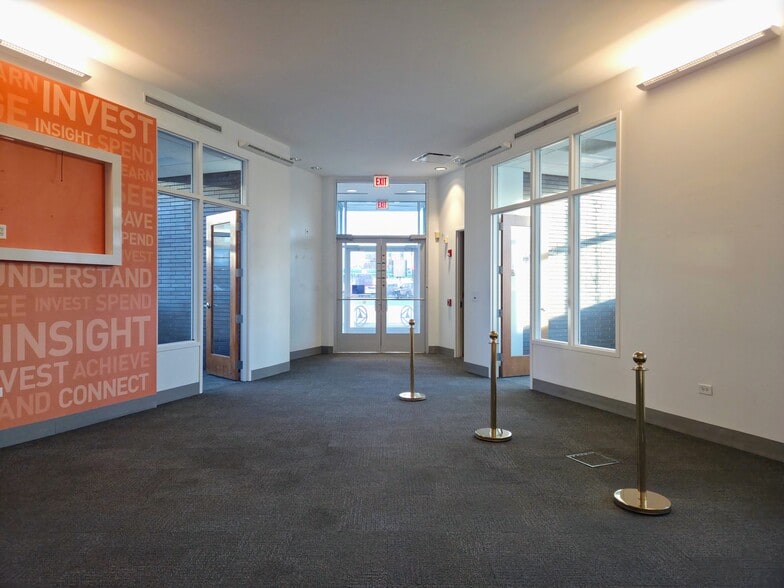 More Photos Of 1640 W Fullerton Ave, Chicago Bank For Lease