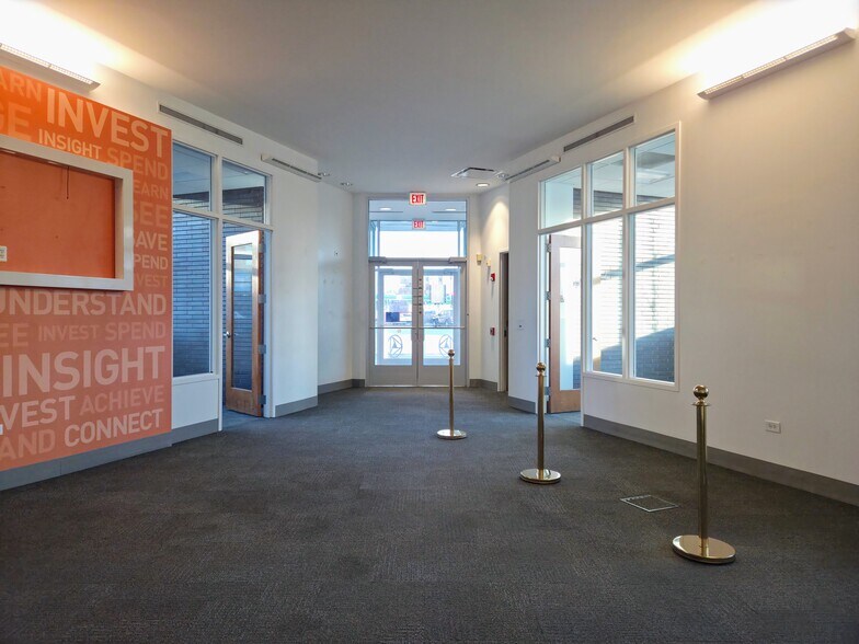 More Photos Of 1640 W Fullerton Ave, Chicago Bank For Sale