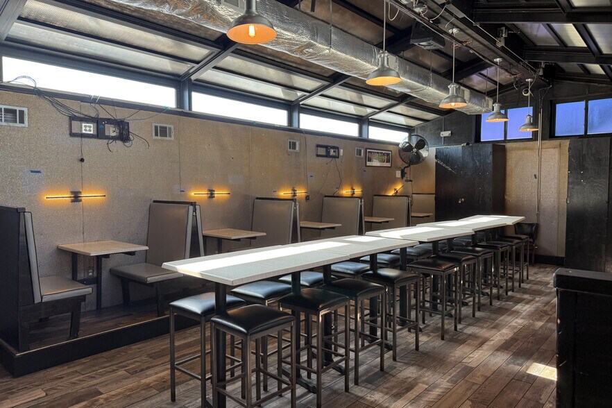 More Photos Of 723 8th St SE, Washington Storefront For Sale