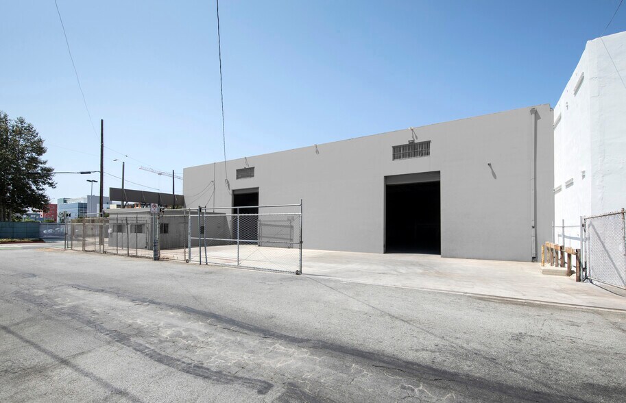 More Photos Of 700-716 Colorado Ave, Santa Monica Industrial For Sale