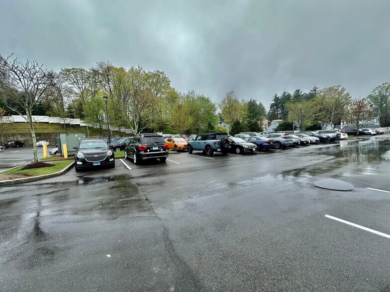 More Photos Of 370-400 Post Rd E, Westport General Retail For Lease