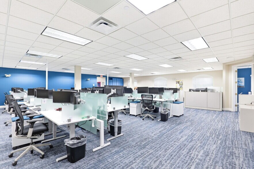 More Photos Of 7351 Office Park Pl, Melbourne Office For Sale