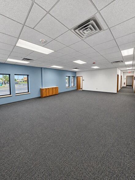 More Photos Of 302-304 Ohio St, Oshkosh Office For Sale