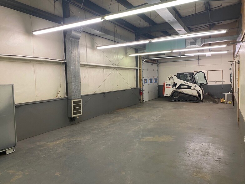 More Photos Of 54 Knox Trl, Acton Warehouse For Lease