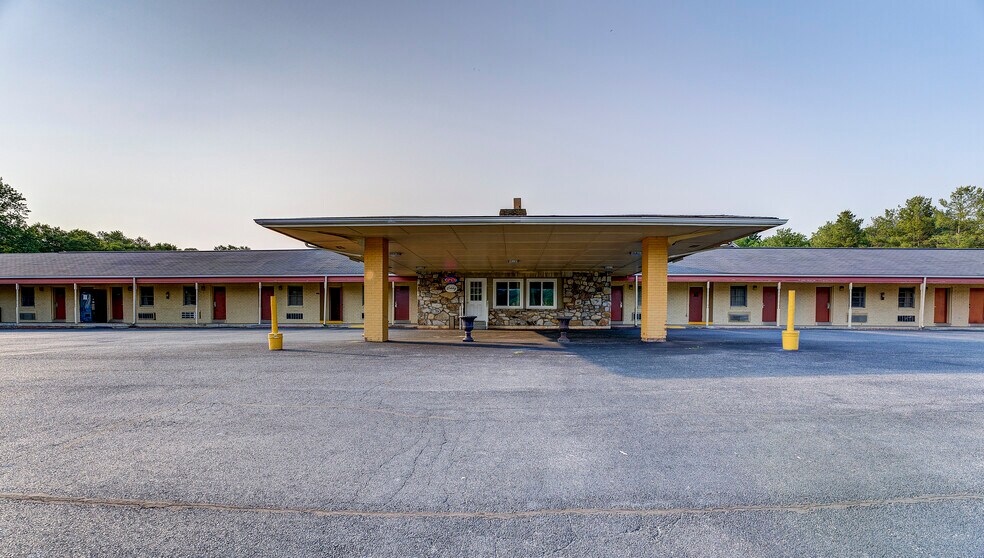 More Photos Of 1419 N Main St, Marion Hotel For Sale