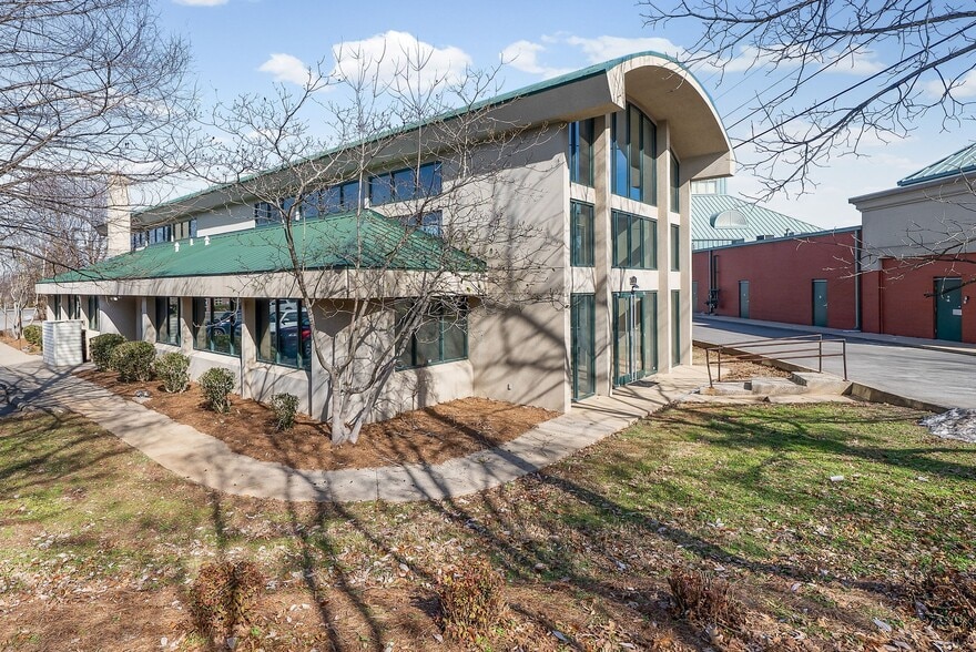 More Photos Of 112 Center Ct, Clarksville Office Residential For Sale