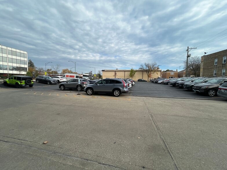 More Photos Of 3525 W Peterson Ave, Chicago Office For Lease