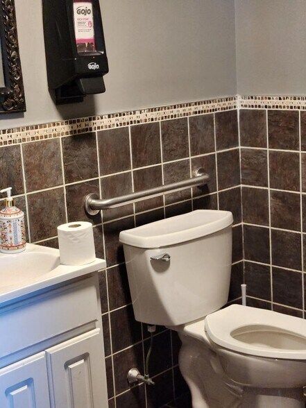 More Photos Of 24 Ellis St, Staten Island Storefront Retail Office For Sale