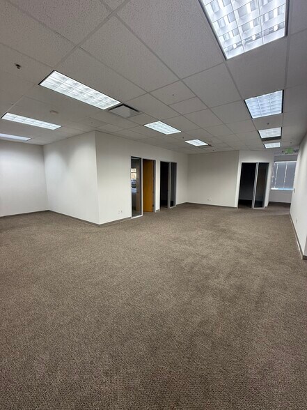 More Photos Of 2526 Qume Dr, San Jose Light Distribution For Lease