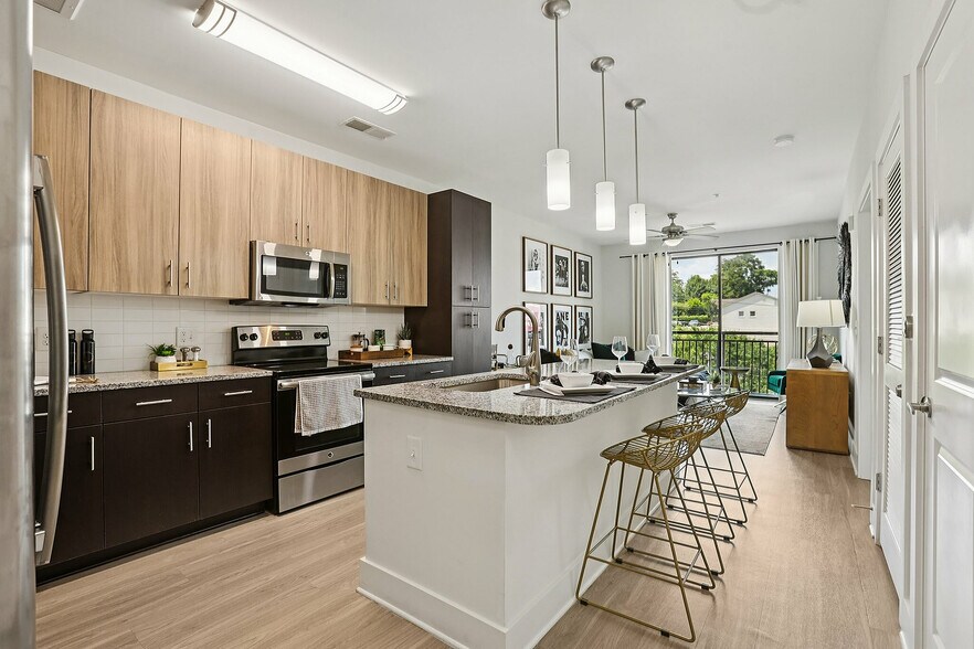 More Photos Of 6050 Roswell Rd NE, Sandy Springs Apartments For Lease
