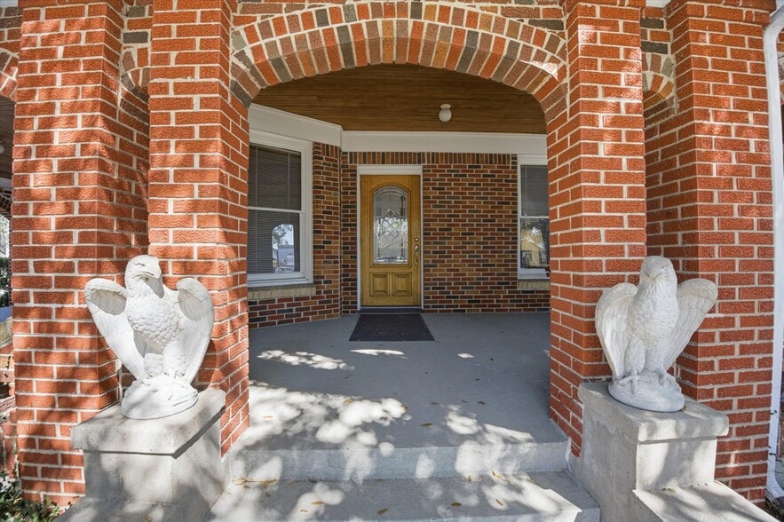 More Photos Of 717 E 1st St, Humble Office Residential For Sale