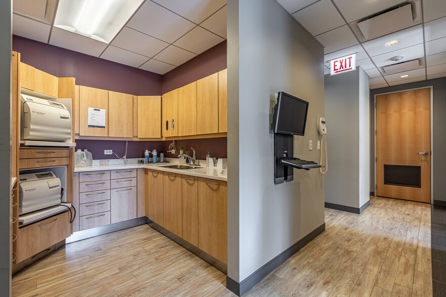 More Photos Of 50 E Washington St, Chicago Office For Sale