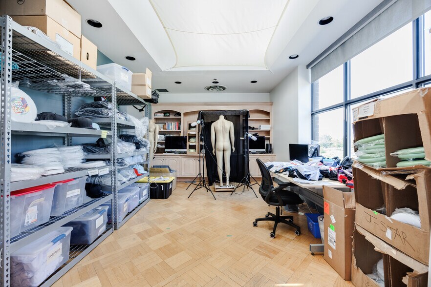 More Photos Of 89 Research Rd, Toronto Warehouse For Sale