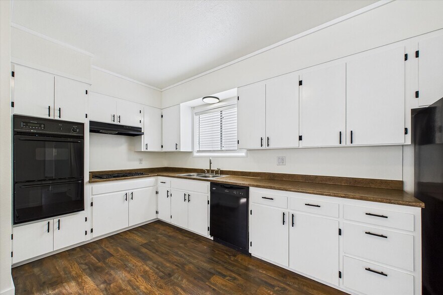 More Photos Of 1645 Main St, Fortuna Apartments For Sale